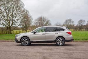 Subaru Outback 2018 года  (UK)
